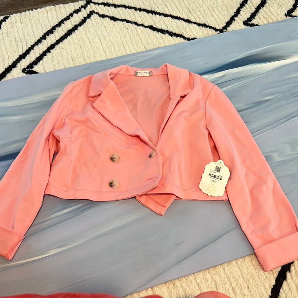 Cropped pink blazer